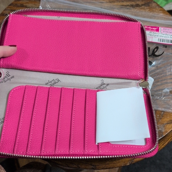 Thirty-One Candy Pink Key & Card Holder - Picture 2 of 6
